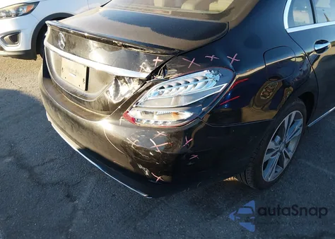 2017 Mercedes-Benz C 300 из США, поврежденный, VIN 55SWF4JB9HU189534